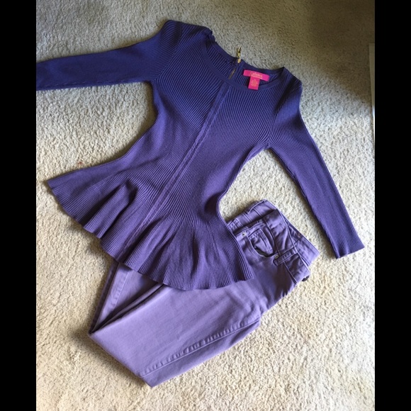 Sweaters - MOVING TO WARM WEATHER Beautiful flirty sweater